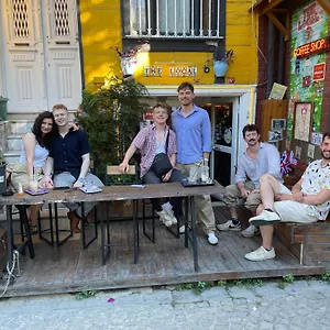 The Local & Estambul